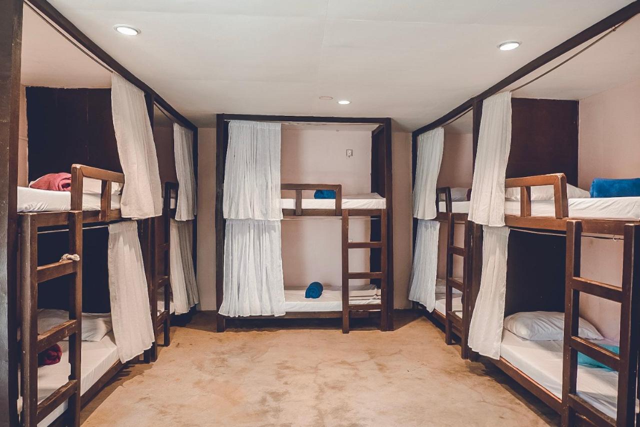 Coco Pod Siargao Hostel Хенерал Луна Екстериор снимка